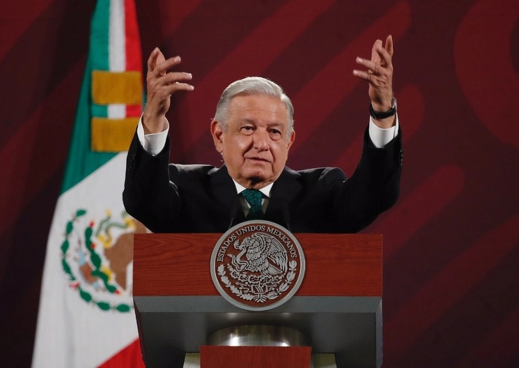 En la declaración de ingresos 2022, el presidente Andrés Manuel López Obrador, reportó que recibe la pensión de adultos mayores. Foto Cristina Rodríguez / Archivo 