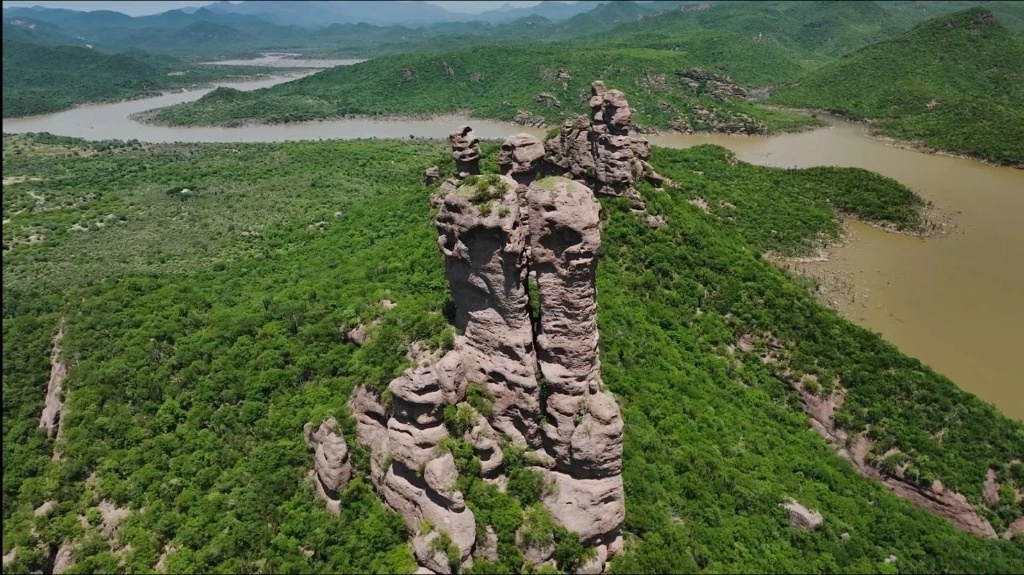En Sonora se inauguró el acueducto Macoyahui-Álamos para abastecer de agua a más de nueve mil habitantes de la sierra. Foto La Jornada 