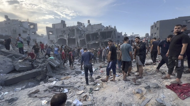 Refugiados de Jabaliya, en las afueras de la ciudad de Gaza. Foto Ap