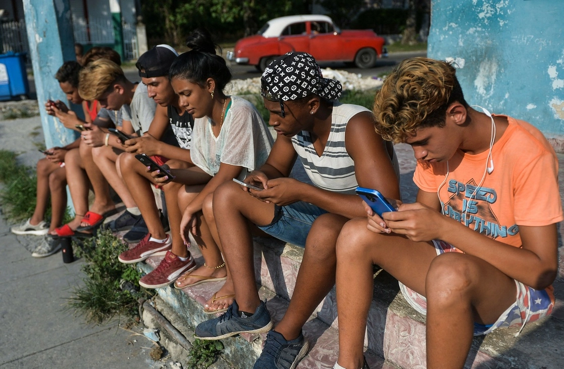 Autoridade cubana aprobaron nuevo delitos en su código penal, algunos relacionados con el uso de la tecnología. Foto Afp 