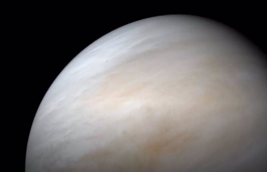 New approach explains why Venus lost almost all its water