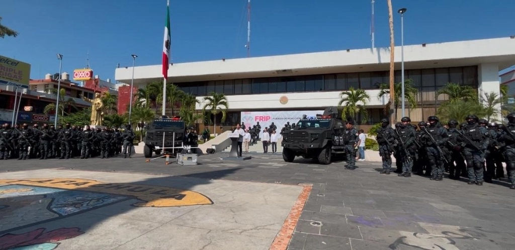El gobierno de Chiapas desplegó este lunes a un centenar de elementos del nuevo grupo élite “Fuerza de Reacción Inmediata Pakal” en  Tapachula. Foto Edgar H. Clemente 