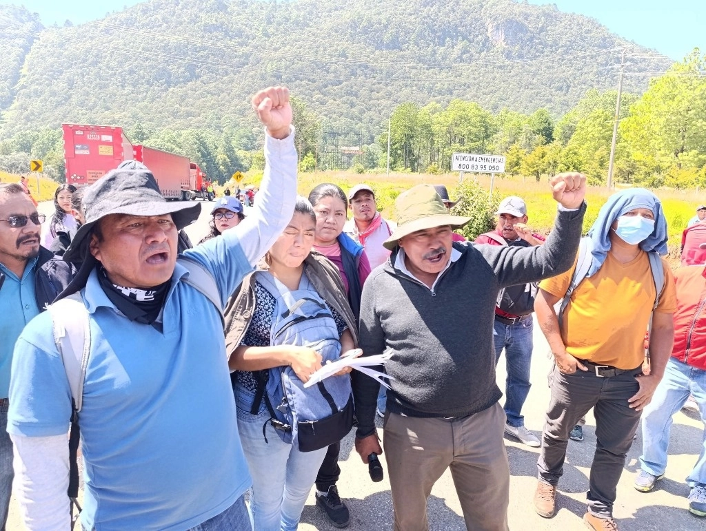 Entrevistado en San Cristóbal, el titular de educación estatal aseguró que su relación con la Sección 7 será “de diálogo institucional. Yo soy producto también de las luchas magisteriales. ¿Cómo no voy a apoyar a los maestros si mi mamá es maestra jubilada también?”. Foto Elio Henríquez/ Archivo 