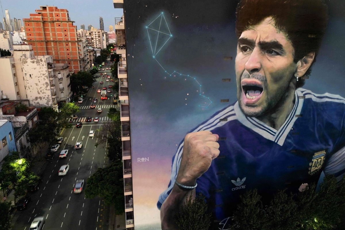 Mural en honor del fallecido astro del futbol argentino Diego Maradona, el 10 de marzo de 2025. Foto 