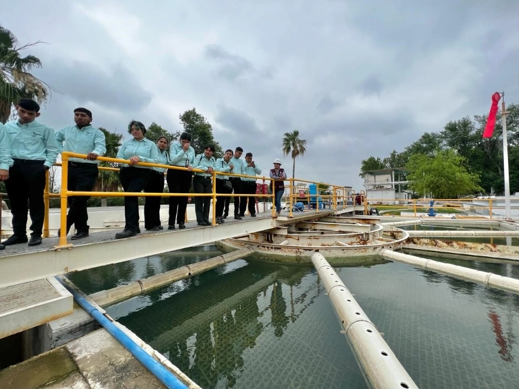 Autoridades municipales de Nuevo Laredo llamado a la población a hacer un uso racional del agua. Foto La Jornada