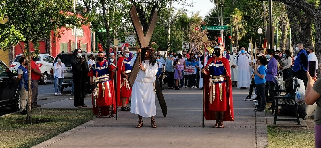 La representación fue organizada por La Casa del Extranjero Nazareth, presidida por el sacerdote Marvin Ajic. Foto La Jornada 