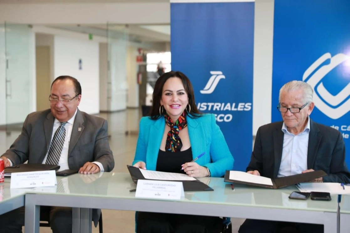 El gobierno de Nuevo Laredo y el sector empresarial de Jalisco firmaron un memorándum de acciones comerciales. Foto La Jornada