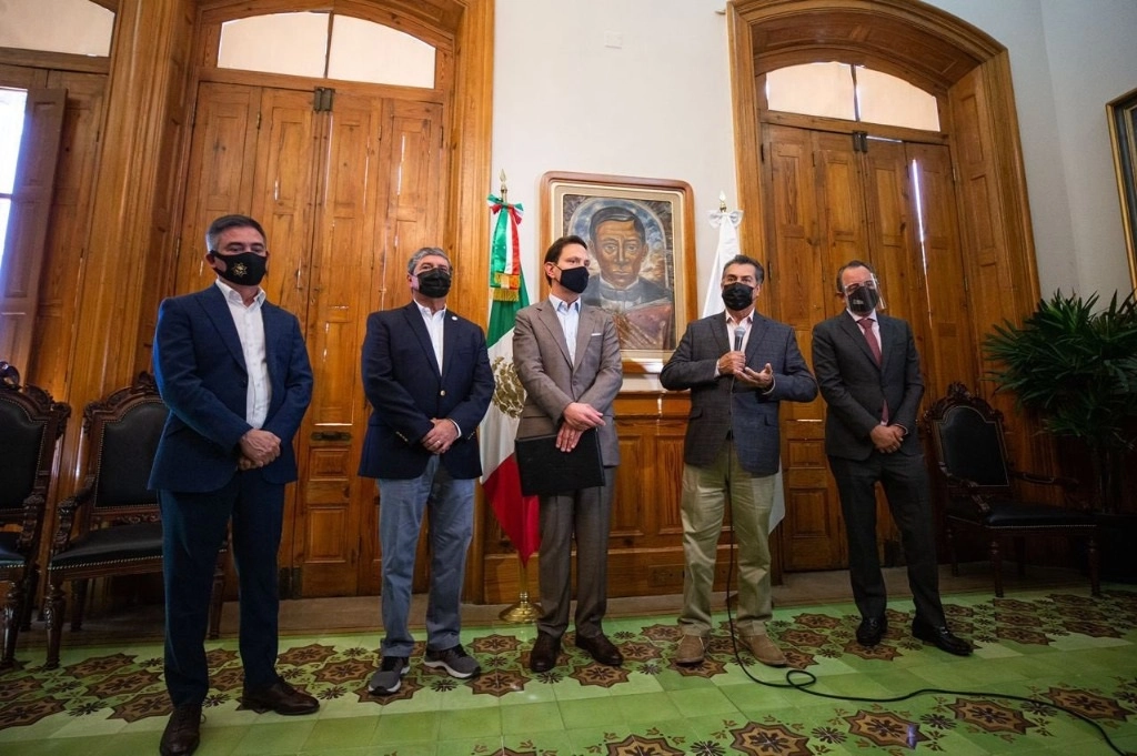 La firma ocurrió luego de que el gobernador Jaime Rodríguez designará a Bernardo González como como titular de la Unidad de Inteligencia Financiera en NL. Foto @JaimeRdzNL