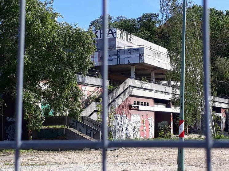 La Fundación Hasso Plattner planea también recuperar el  antiguo restaurante, de dos pisos con terraza. Imagen tomada de https://www.facebook.com/pages/Caf%C3%A9-Minsk-Potsdam/1688261064797039