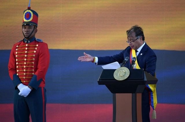 Gustavo Petro durante su toma de protesta como nuevo presidente de Colombia. Foto Afp