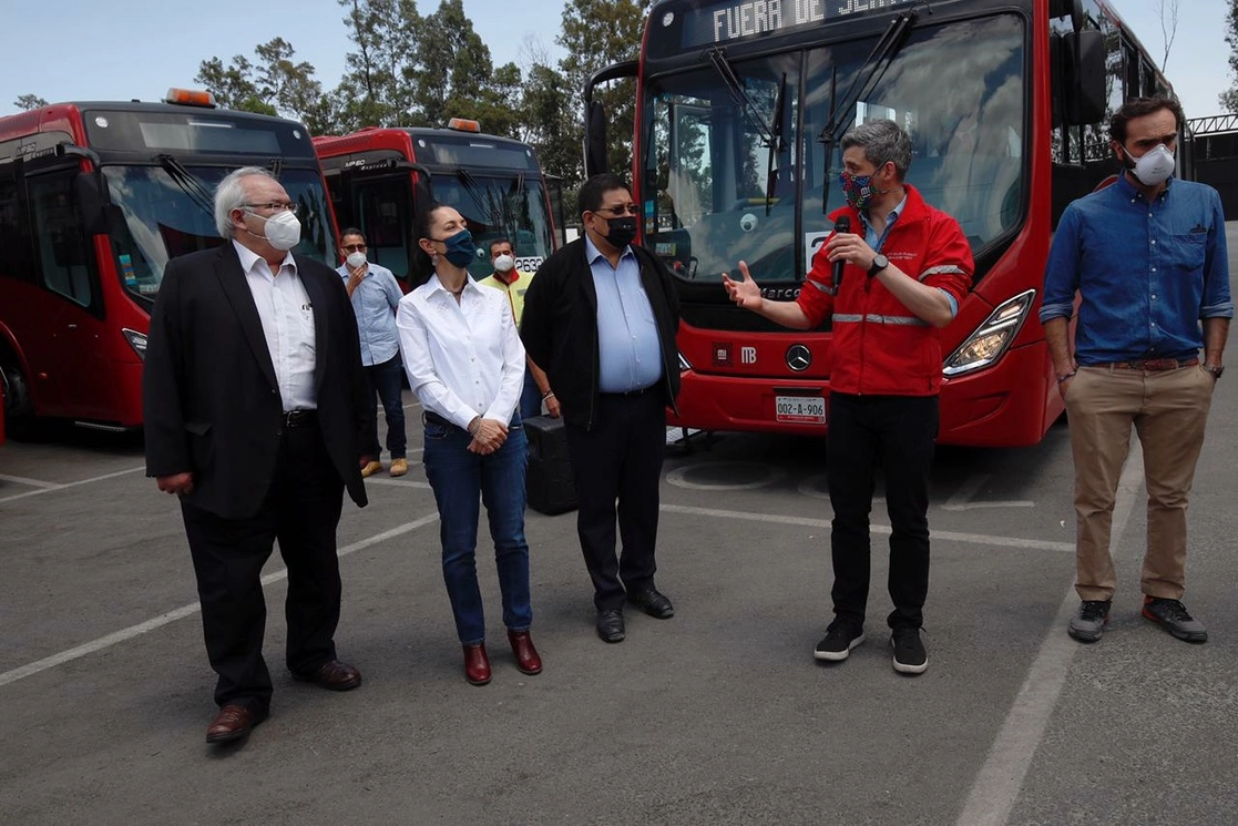 La jefa de gobierno de la Ciudad de México, Claudia Sheinbaum, realiza un recorrido de supervisión de obra de la ampliación de la Línea 5 del Metrobús, de la estación Cañaverales a Las Bombas, el 1 de abril de 2021. Foto Cristina Rodríguez