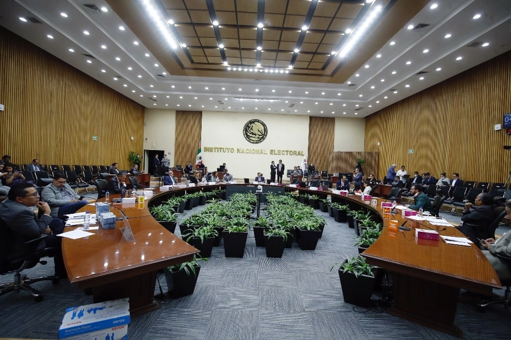El próximo lunes rendirán protesta los nuevos consejeros del INE. Foto Cristina Rodríguez
