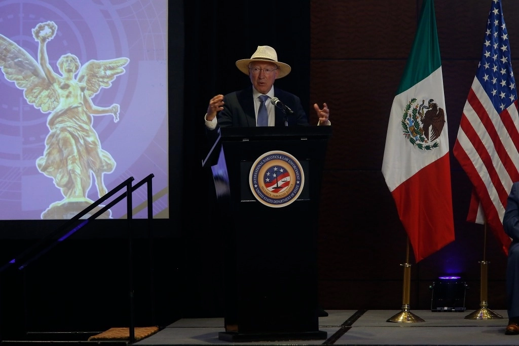 Ken Salazar, embajador de EU en México resaltó la cooperación sin precedentes en materia de extradiciones entre México y  su país. Foto María Luisa Severiano