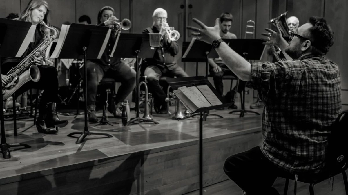 Sam Eastmond es un trompetista, compositor y director de orquesta británico; se considera a sí mismo un 'outsider' del jazz. Foto 
