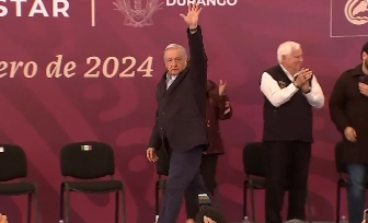 Andrés Manuel López Obrador, en su primer acto masivo de este 2024, evaluó los Programas del Bienestar durante su visita a Durango. Foto X @lopezobrador_
