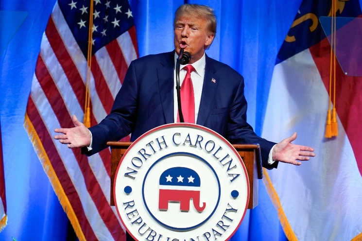 Donald Trump fue recibido como héroe en la convención del partido en Georgia, donde hubo fuertes aplausos cuando acusó a sus enemigos políticos. Foto Ap 