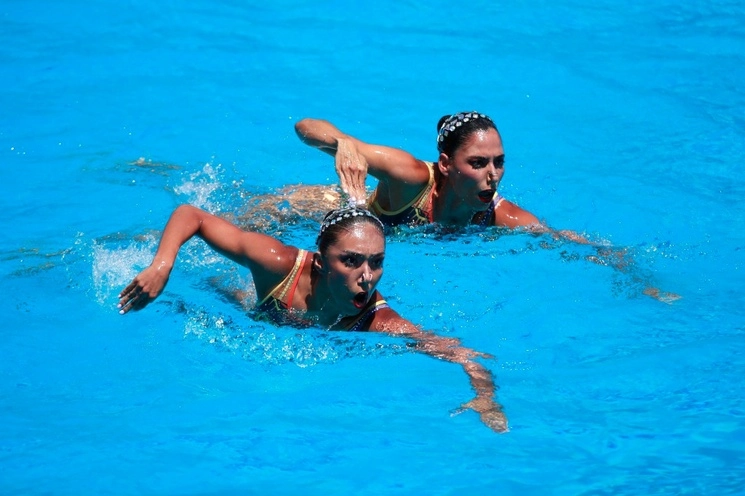 Nuria Diosdado y Joana Jiménez durante los Juegos Centroamericanos y del Caribe en la prueba de dueto libre en natación artística, el 26 de junio de 2023. Foto tomada de Twitter @COM_Mexico
