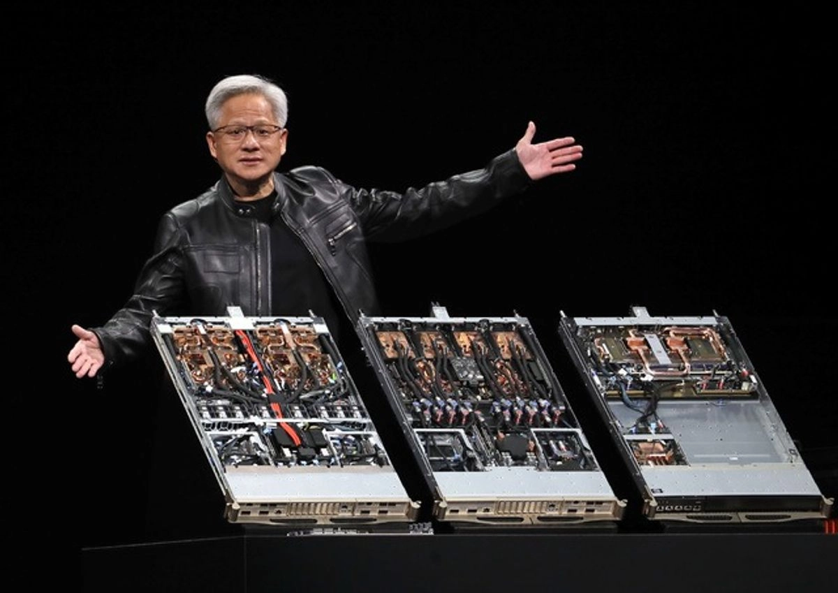 El director ejecutivo de Nvidia, Jensen Huang, declaró este martes en un video publicado por la cadena estatal china CCTV que el gobierno estadunidense aprobó a la empresa las licencias para comenzar a comercializar los H20 en el mercado chino.