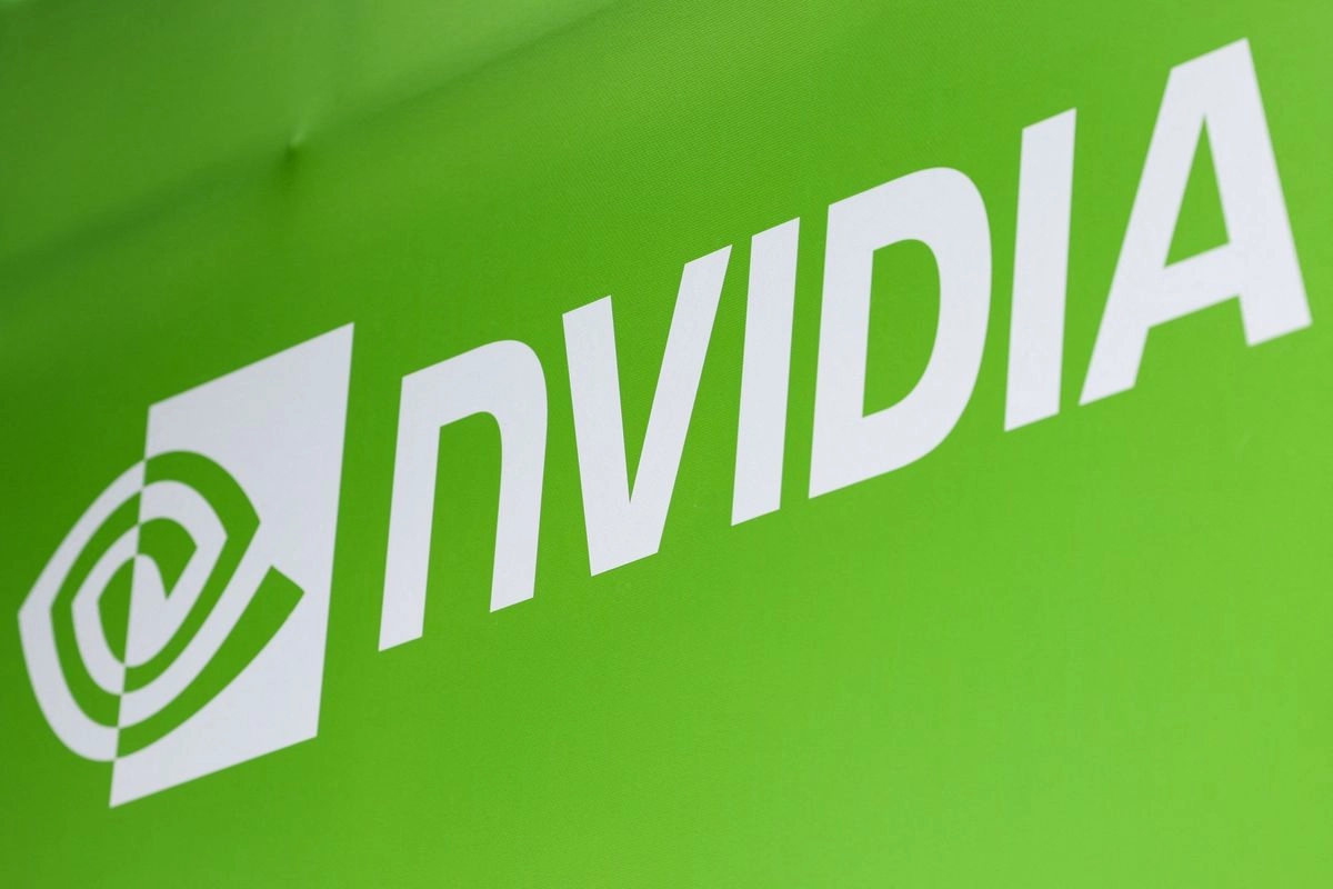 El logotipo de Nvidia se ve en el Centro Musical de Taipéi el 19 de mayo de 2025, donde el cofundador y director ejecutivo de Nvidia, Jensen Huang, pronunció el primer discurso inaugural de Computex 2025. Foto