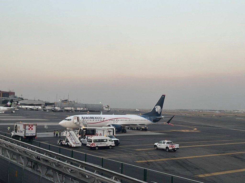Aspectos de la opración en la Terminal 2 del Aeropuerto Internacional de la Ciudad de México. Foto Luis Castillo