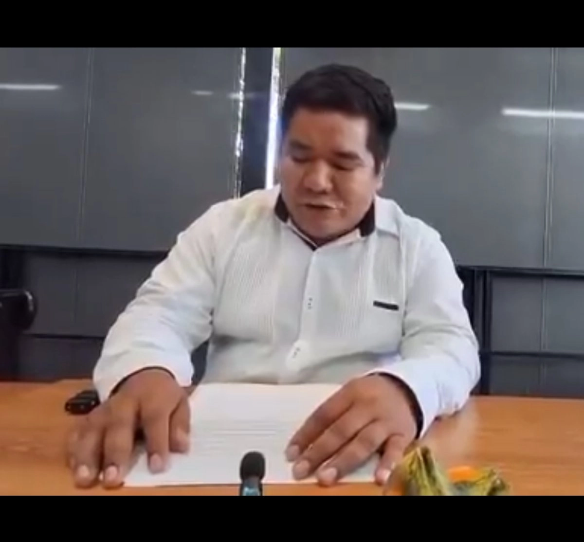 Gerardo López García, candidato a la presidencia municipal del ayuntamiento de San Pablo Coatlán en conferencia de prensa. Foto