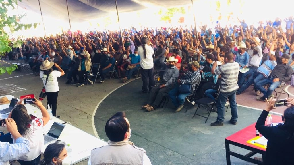  El 10 de diciembre habitantes de los municipios de El Vergel, Los Ocotes, San Martín de los Cansecos, Monte del Toro, San Matías Chilazoa, Magdalena Ocotlán, San Dionisio Ocotepec, San Nicolás Yaxe, Santa Catarina Minas y San José del Progreso, Oaxaca, rechazaron en asamblea la ampliación del proyecto minero de la empresa Cuzcatlán. Foto 'La Jornada'