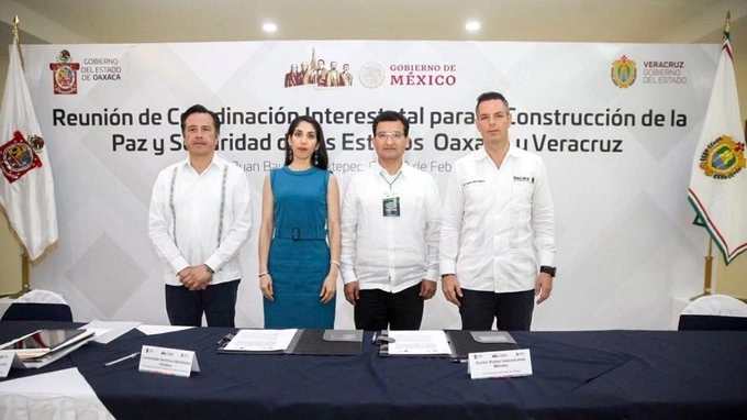 La firma del convenio fue encabezada por los gobernadores de Oaxaca y Veracruz, el priísta Alejandro Murat Hinojosa y el morenista Cuitlahuac García Jiménez. Foto tomada de la cuenta de Twitter @alejandromurat