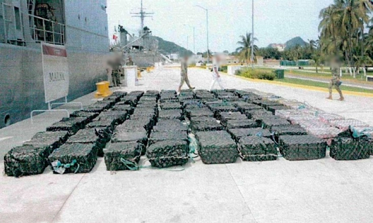 Se aseguraron 126 bultos que tras realizar y tener el resultado del dictamen final para determinar el peso exacto, resultó en cuatro toneladas 931 kilos de cocaína. Foto cortesía FEMDO