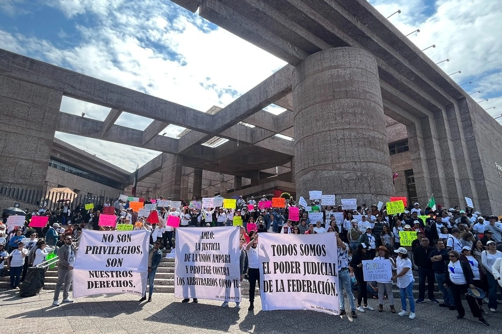 Trabajadores del Poder Judicial de la Federación se mantuvieron en paro general en protesta por la eliminación de 13 fideicomisos. Foto José Antonio López / Archivo 