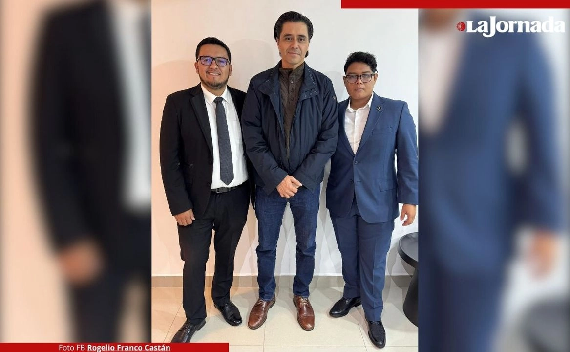 Rogelio Franco Castán (centro), ex secretario de Gobierno de Veracruz, se encontraba en prisión domiciliaria desde 2023. Foto 