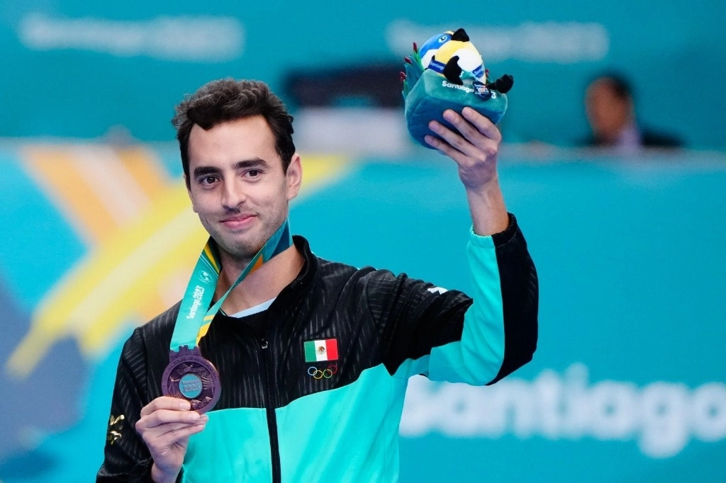 La presea de bronce significó el retorno de la disciplina mexicana al podio continental, tras el par de medallas obtenidas en la edición Guadalajara 2011, donde Marcos Madrid logró plata individual y bronce en equipo varonil. Foto tomada de X @marquitosmadrid.