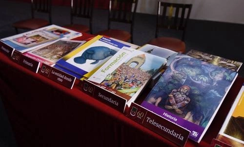 La UNPF obtuvo una suspensión provisional de un juez de distrito que frena por el momento la impresión de los libros de texto de primaria. Foto Cristina Rodríguez / Archivo