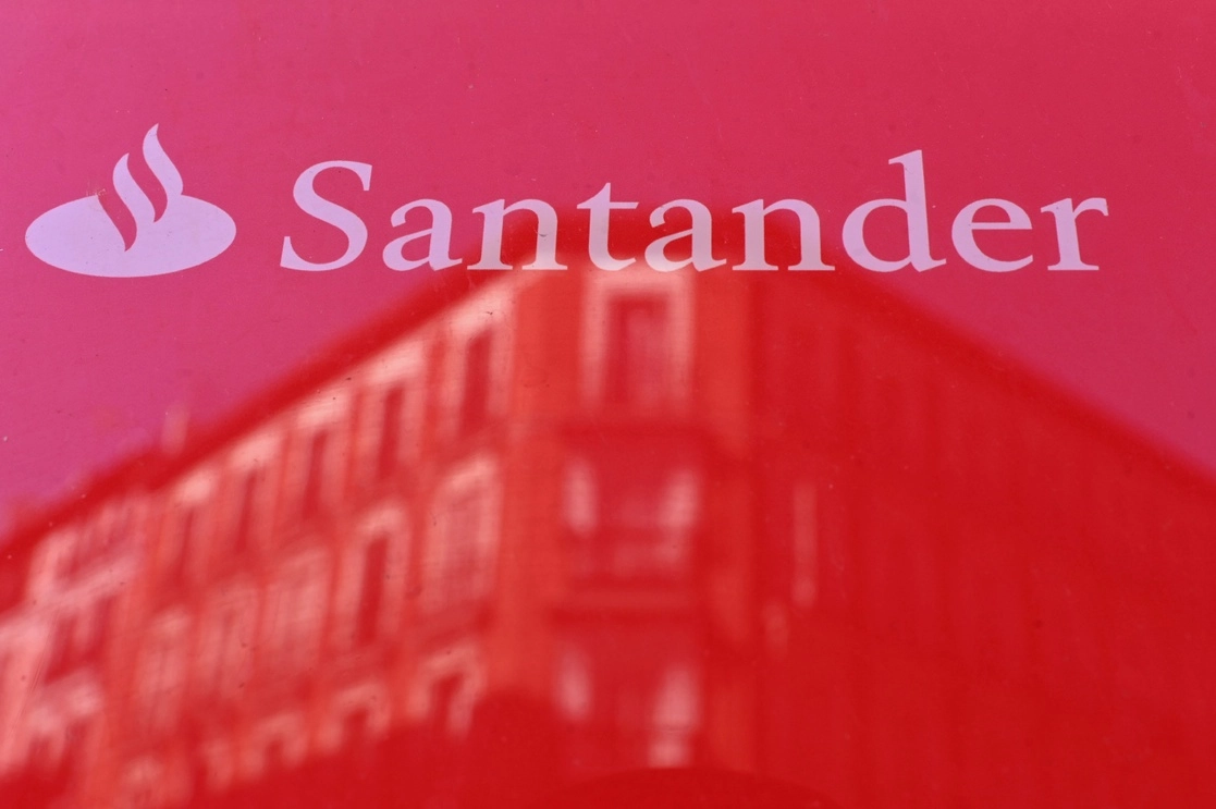 El Banco Santander presentó el peor balance de los resultados anuales de su historia, con unas pérdidas acumuladas de ocho mil 771 millones de euros en 2020. Foto Afp / Archivo