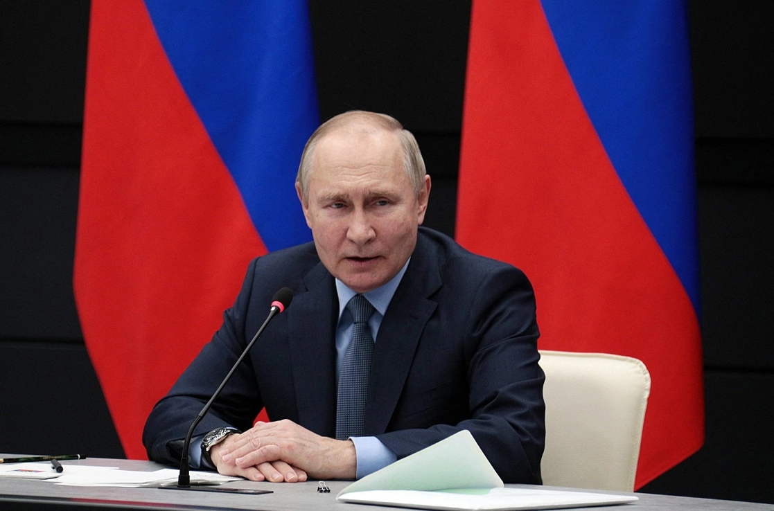 El presidente ruso Vladimir Mutin, duranre una reunión con líderes de empresas del complejo militar-industrial en Tula, Rusia, en imagen de ayer. Foto Afp