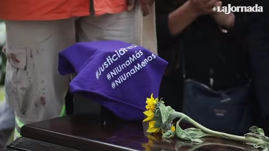 Durante el funeral de Ariadna Fernanda. Imagen 'La Jornada' 