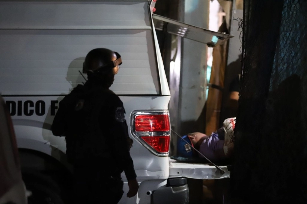 Un grupo armado asesinó a dos personas que se encontraban en un taller de hojalatería, ubicado en la calle Pensador Mexicano en la colonia Moctezuma en mayo de 2019, Acapulco, Guerrero. Foto Cuartoscuro