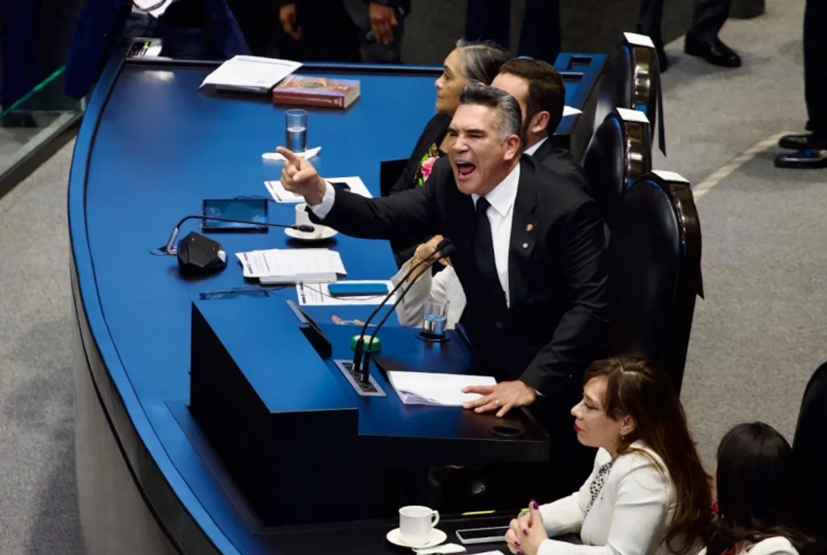 Pésima consejera es la desesperación, recurso al que cada vez más recurre una oposición carente de proyecto que cree encontrar en la violencia, el ataque, la difamación y la traición una herramienta. Foto