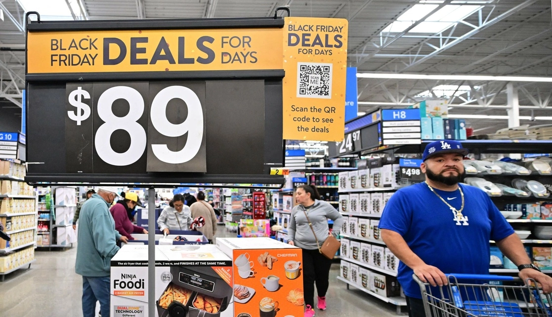 Compras durante el ‘Black Friday’ en Pico Rivera, California, el 25 de noviembre de 2022. Foto Afp