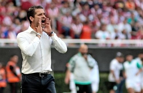 Chivas anunció de manera oficial que Fernando Gago dejó de ser el técnico del equipo. Versiones señalan que el estratega regresará a a Argentina para dirigir a Boca Juniors. Foto Afp / Archivo