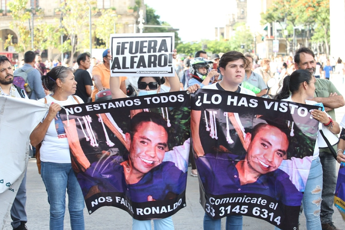 Durante la marcha en contra de la administración del gobernador Enrique Alfaro, en el centro de Guadalajara, el 3 de septiembre de 2022. Foto Arturo Campos Cedillo