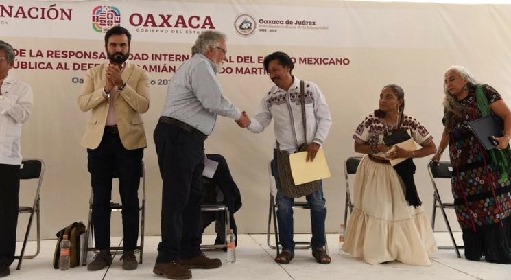 El subsecretario de DH de Segob, Alejandro Encinas encabezó la ceremonia. Foto tomada de la cuenta de Twitter @A_Encinas_R