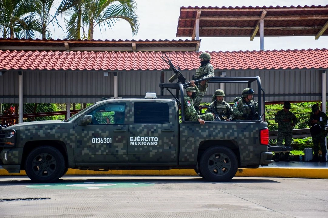 Elementos de los ejércitos mexicano y guatemalteco en un encuentro en la frontera sur. 