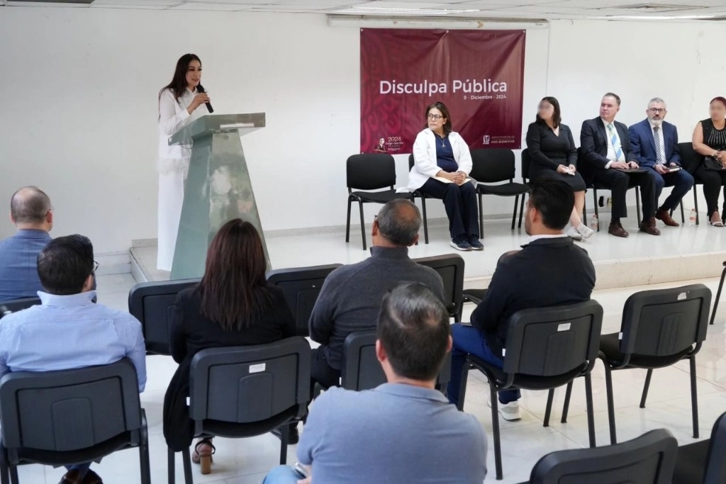 La doctora María Elena Monroy Serrano, directora del hospital estatal Salvador González Herrejón, ofreció una disculpa pública para una mujer víctima de hostigamiento sexual y violencia institucional, mientras realizaba su internado de pregrado. Foto La Jornada