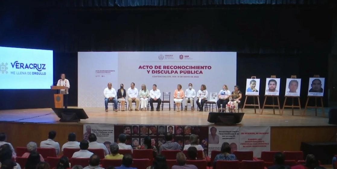 Captura de la transmisión en redes sociales del acto de reconocimiento de responsabilidad y disculpa pública por hechos ocurridos en el año 2015 en Coatzacoalcos. 