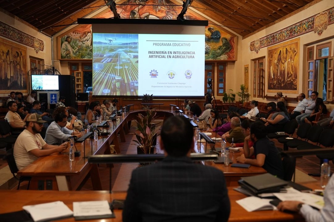 Durante la sesión del Consejo Universitario se aprobó incorporar la carrera de IIAA en su oferta educativa, con el objetivo de atender la creciente demanda de soluciones tecnológicas avanzadas en el sector agrícola.