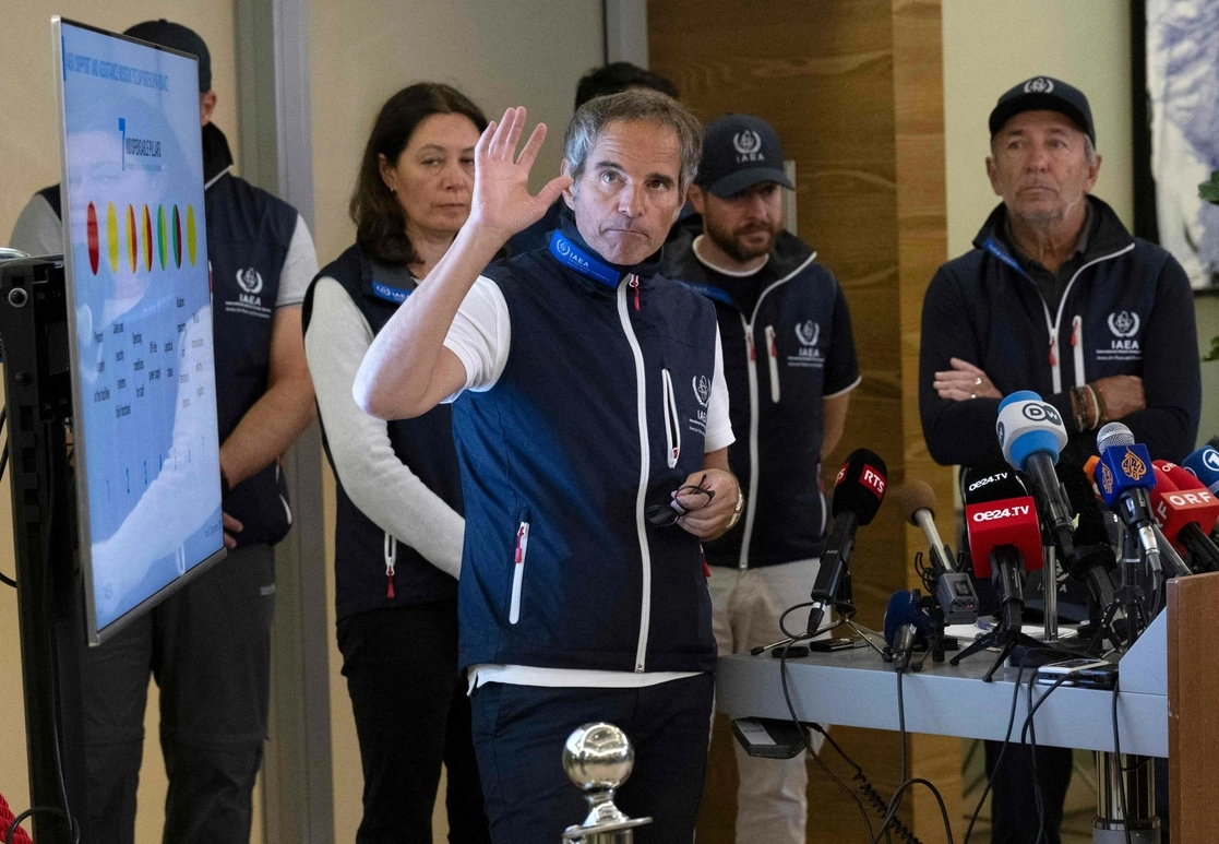 Rafael Grossi, director general del Organismo Internacional de Energía Atómica (OIEA), durante la conferencia de prensa tras la visita del organismo a la central nuclear de Zaporiyia, controlada por fuerzas rusas. Foto Afp.