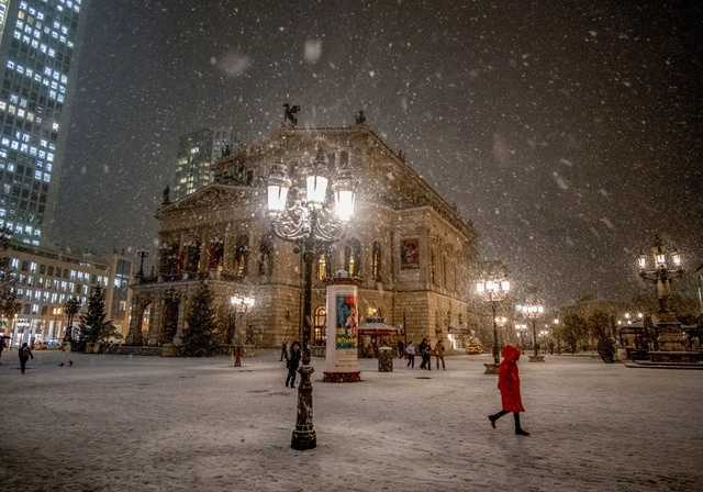 Nevada frente a la antigua Ópera de Frankfurt, Alemania. Foto Ap