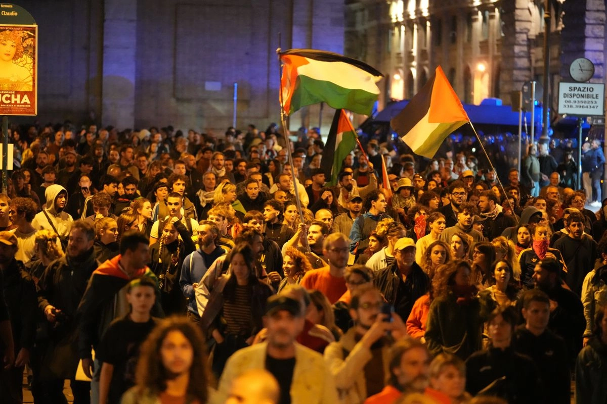 Manifestantes a favor de Palestina inundaron la calles de Roma con banderas y consignas contra Tel Aviv. Foto 