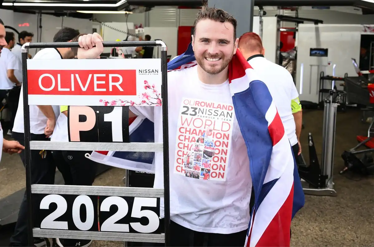 Oliver Rowland se proclamó campeón de la Formula E en la temporada 2024/25 después de la fecha doble en Berlín de la Fórmula E. Foto 