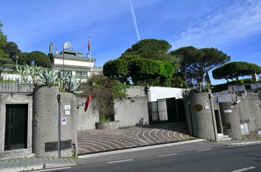 Entrada de la embajada de Omán en Roma, Italia, donde se celebró una ronda de conversaciones nucleares entre Irán y Estados Unidos.
